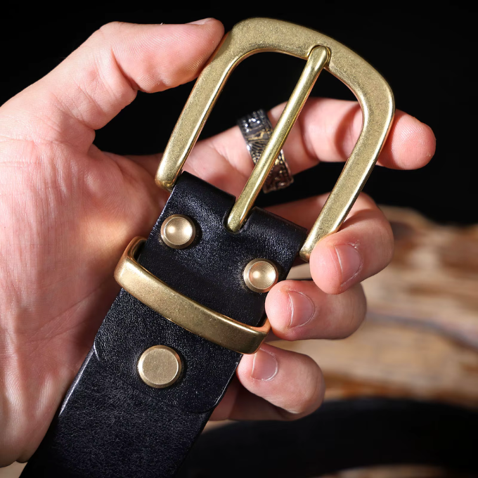 Harlan full grain leather belt for an elegant and durable look