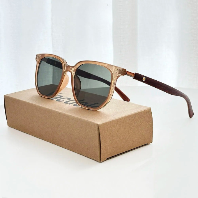 Crownwood stilfuld solbrille til ultimativ beskyttelse og mode