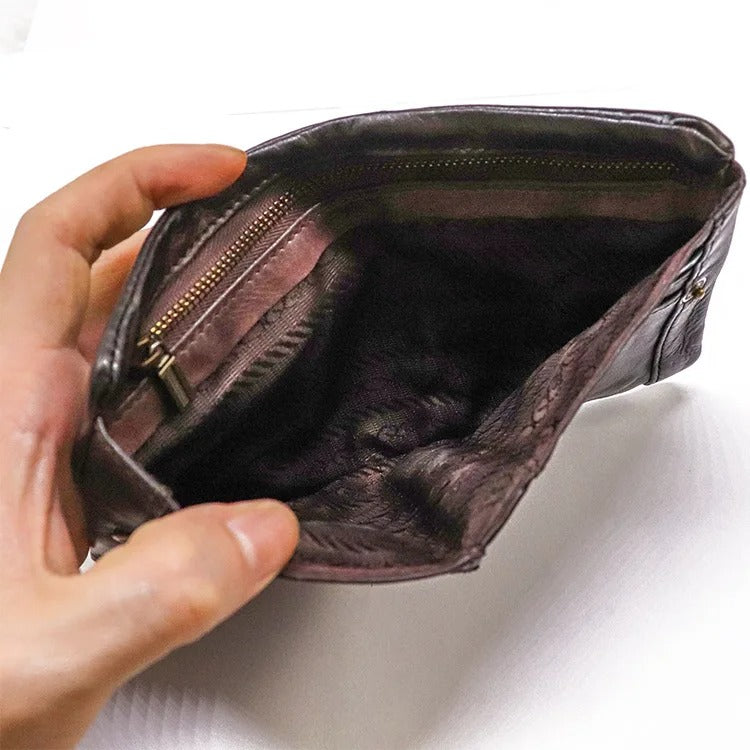 Leather Wayfarer-style expansion cap for an elegant and practical look