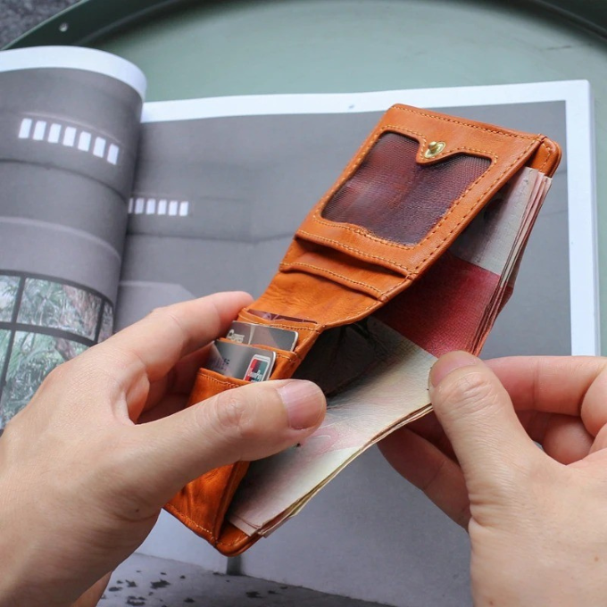 Elegant Hanover leather wallet for style-conscious wearers