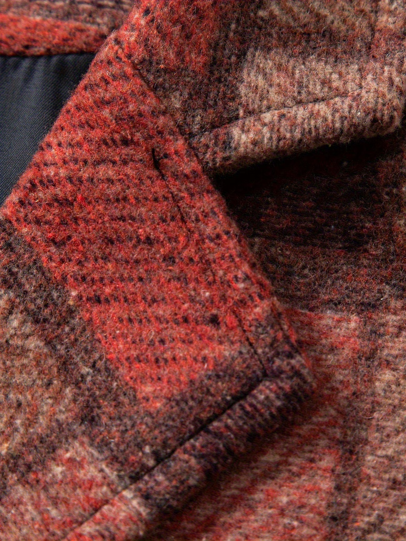 RAVNHOLM | Tweed-vest med sildebensmønster