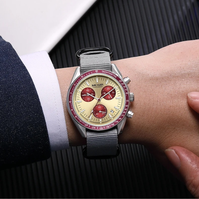 Wristwatches Altura Timepiece Elegance and Accuracy