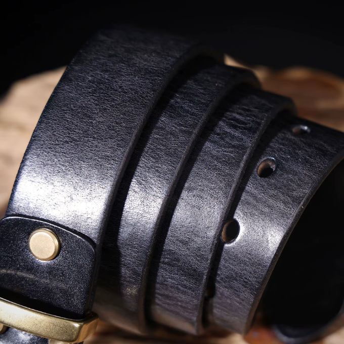 Harlan full grain leather belt for an elegant and durable look