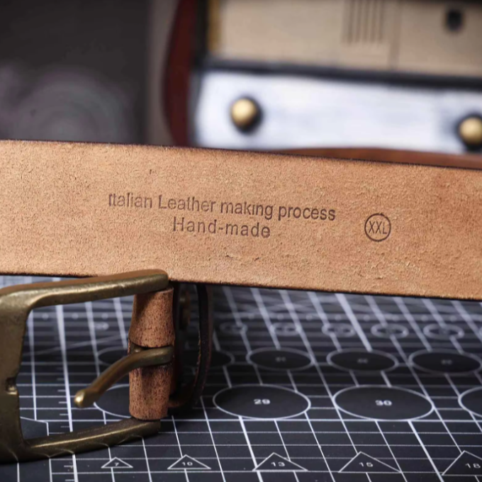 Elegant and refined Amalfi leather cattle hat